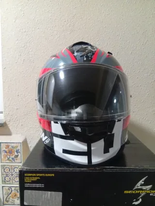 Casco de moto Scorpion talla M