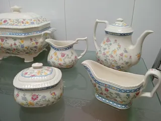 Juego de vajilla floral de cerámica