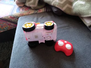 Coche teledirigido 4x4 rojo