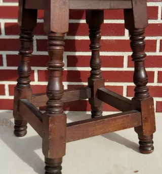 Banqueta rústica de madera