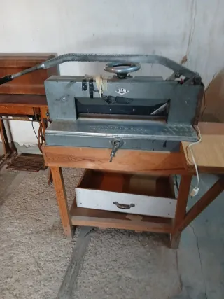 Guillotina manual antigua IDeAL