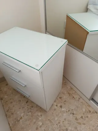 2 Mesitas de noche blanca. Iguales. Perfecto