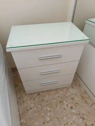 2 Mesitas de noche blanca. Iguales. Perfecto