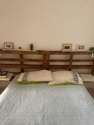 Cabecero Palets con Mesillas Integradas