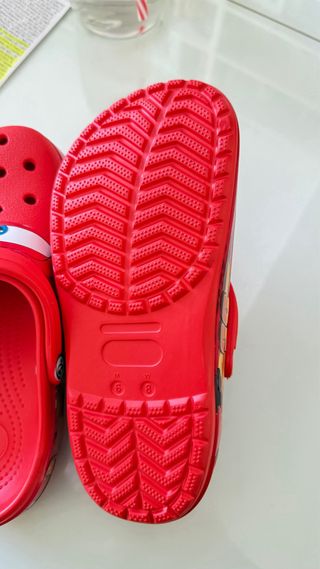 Zuecos rojos infantiles