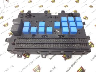 Caja de fusibles Renault 5010231782 105315021699