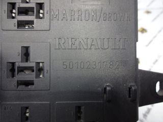 Caja de fusibles Renault 5010231782 105315021699