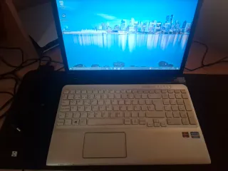 Sony VAIO i5 | 6GB RAM | 2GB Gráficos Dedicados