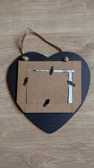 Portafotos cuadro de pizarra con forma de corazón