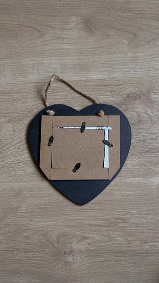 Portafotos cuadro de pizarra con forma de corazón