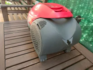 Aspiradora Ufesa Roja 1800W
