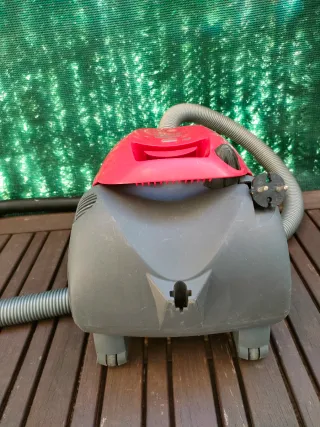 Aspiradora Ufesa Roja 1800W