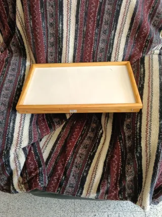 Mesa auxiliar plegable para cama y sofá