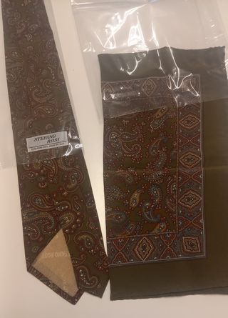 Cravatta e pochette fantasia paisley