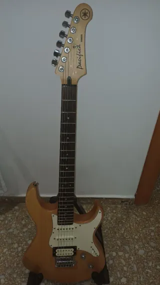 Guitarra Eléctrica Yamaha Pacifica 112J