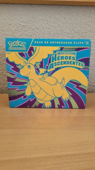 Caja Entrenador Élite Héroes Ascendentes Pokémon