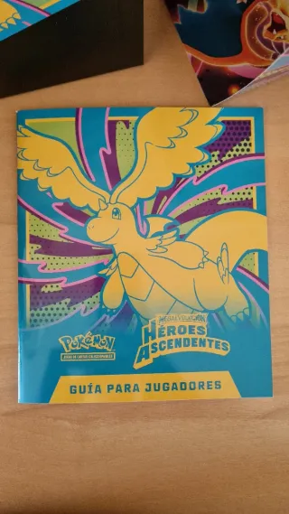 Caja Entrenador Élite Héroes Ascendentes Pokémon