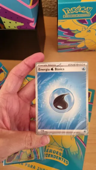 Caja Entrenador Élite Héroes Ascendentes Pokémon