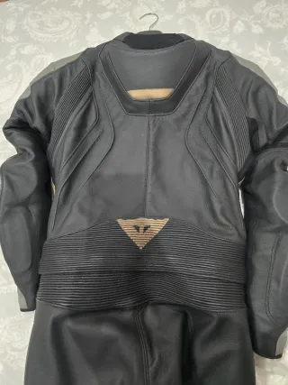 Mono Dainese Avro 4 (2 piezas)