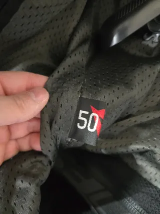 Mono Dainese Avro 4 (2 piezas)