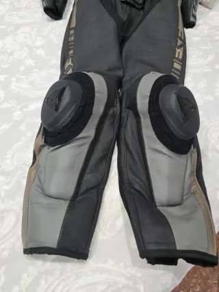 Mono Dainese Avro 4 (2 piezas)