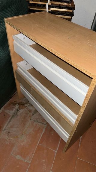 Cómoda de madera con 3 cajones