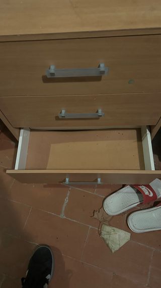 Cómoda de madera con 3 cajones