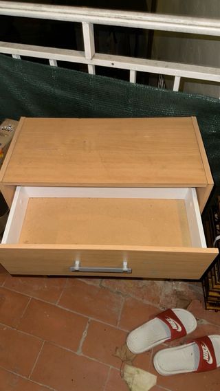 Cómoda de madera con 3 cajones