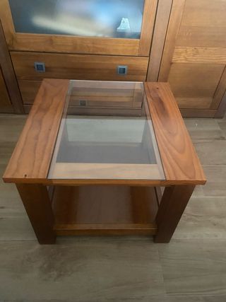 Mesita de centro de madera y cristal