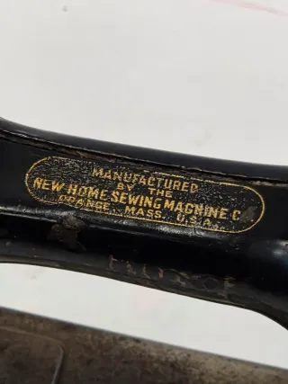 Antigua máquina de coser Little Worker año 1911