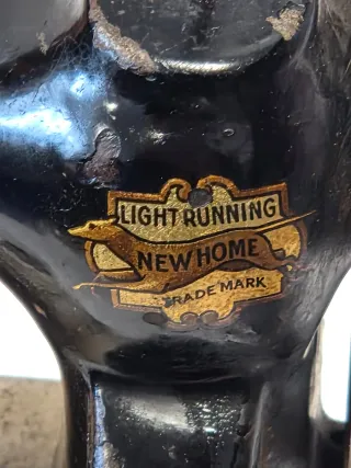 Antigua máquina de coser Little Worker año 1911