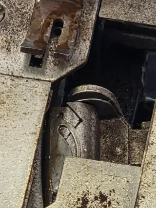 Antigua máquina de coser Little Worker año 1911