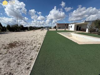 Chalet en alquiler en Novelda