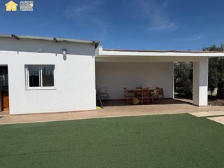 Chalet en alquiler en Novelda