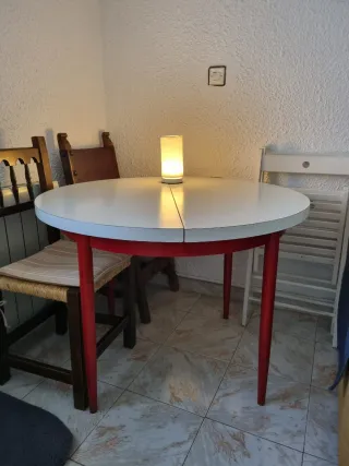 Conjunto mesa y sillas