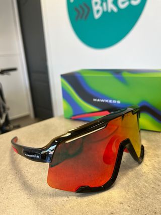 Gafas Hawkers Negras y Rojas