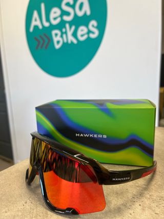 Gafas Hawkers Negras y Rojas