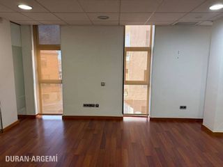 Oficina en alquiler en Barri del Centre en Terrassa