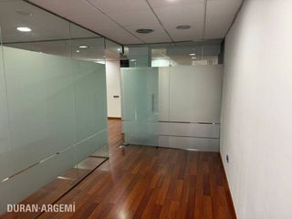 Oficina en alquiler en Barri del Centre en Terrassa