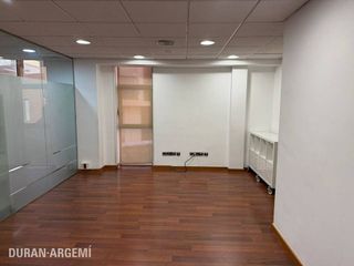Oficina en alquiler en Barri del Centre en Terrassa