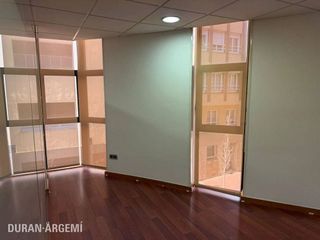 Oficina en alquiler en Barri del Centre en Terrassa