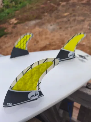 Tabla Surf Minimalibu 7'2 + quillas + funda