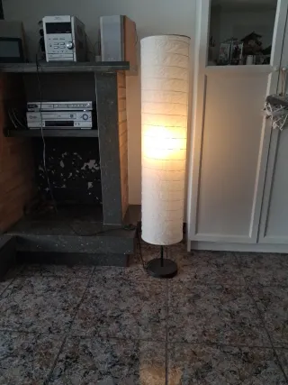 Lámpara de pie papel y metal