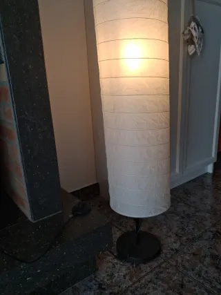 Lámpara de pie papel y metal