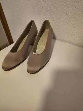 Zapatos de tacón beige