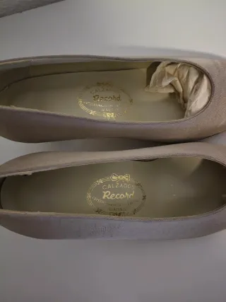 Zapatos de tacón beige