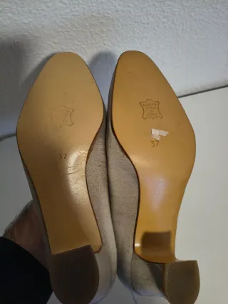 Zapatos de tacón beige