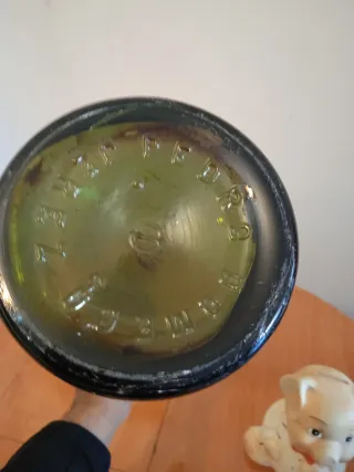 Botella antigua de vidrio