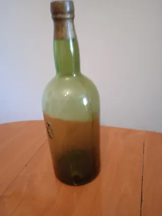 Botella antigua de vidrio