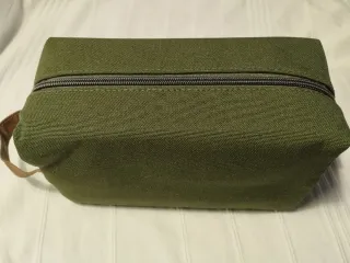 Neceser verde con asa práctico y moderno Nívea